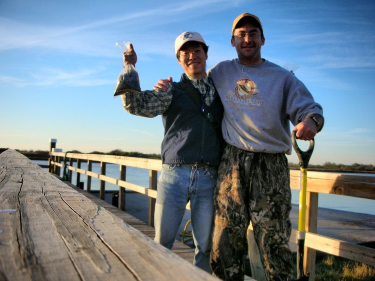 Ichiro MATSUMOTO and Jason McAlister collecting Texas river sediment samples